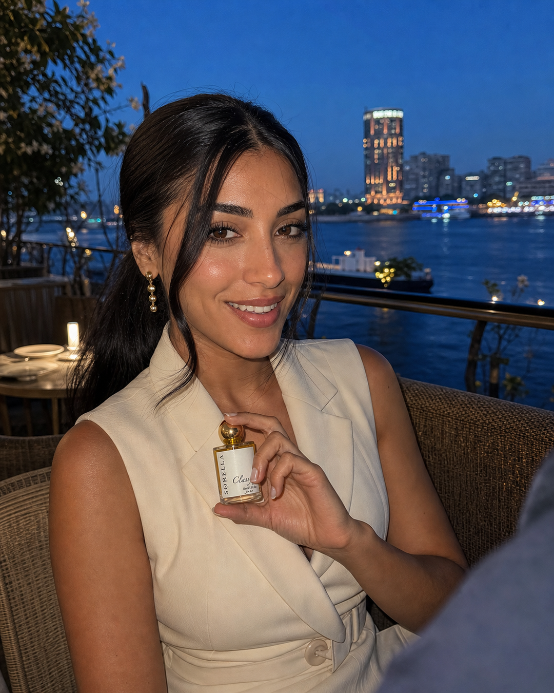 Classy V. Sorella moments — An easy outdoor moment for soft attraction that never feels overdone.